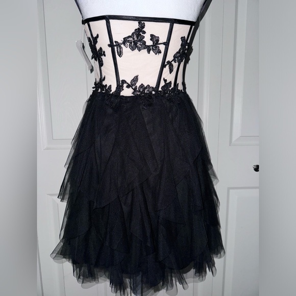 DEB mini dress. Size 5 NWT - Picture 2 of 13